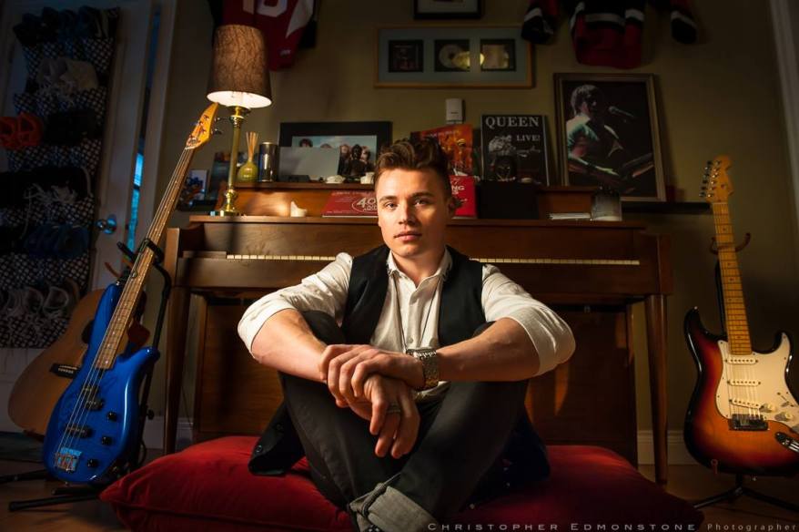 So happy to have this dude as today's #artistathome . He has had three simultaneous hits on the Canadian Hot 100, is an actor that guest starred on the TV show 'Bones', and is a certified Guinness Book of World Records Holder! This is Shawn Hook. 